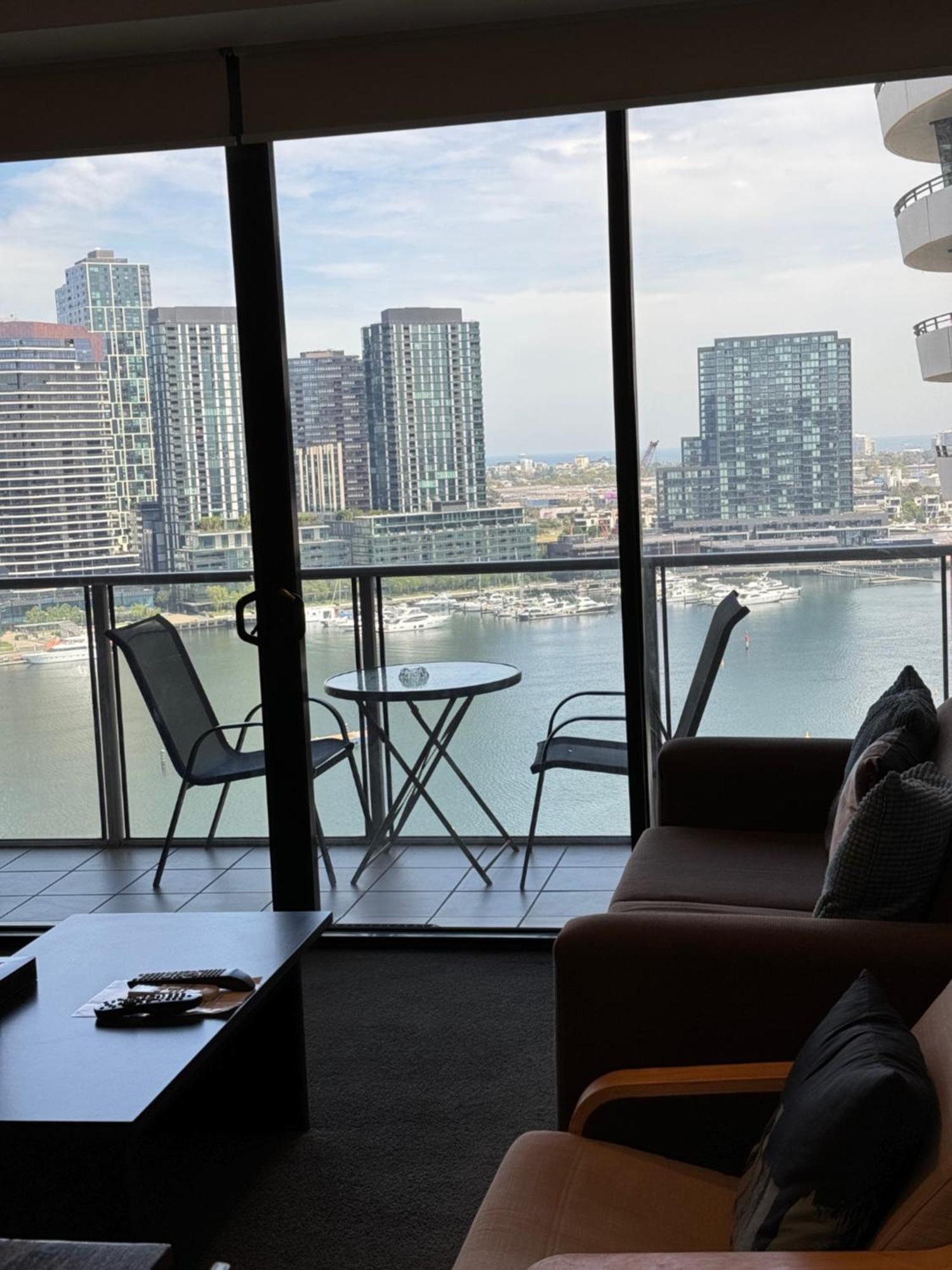 Akom At Docklands Melbourne City Exterior foto