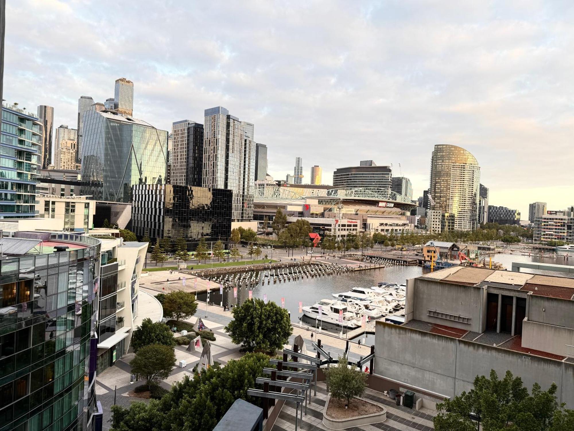 Akom At Docklands Melbourne City Exterior foto